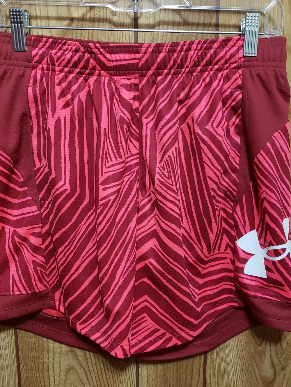 Under Armour Loose  Printed Shorts Size Sm burgandy/ Coral Sporty Summer Vibes